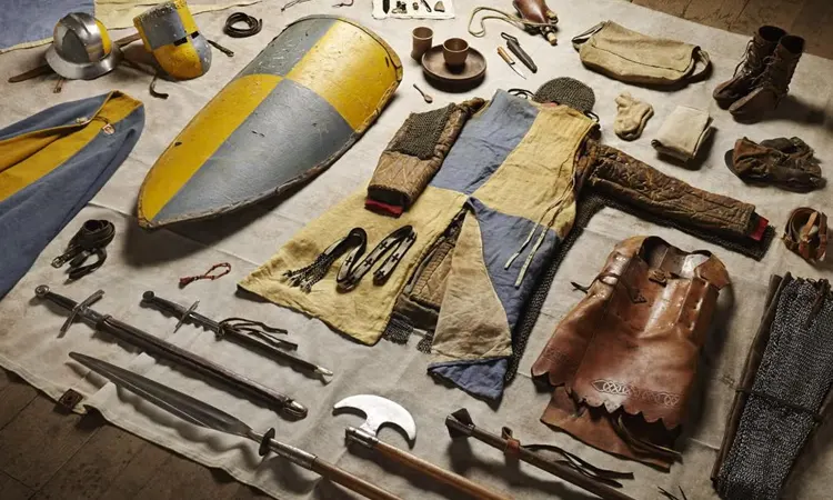 Weapons, gear, and soldier’s artifacts