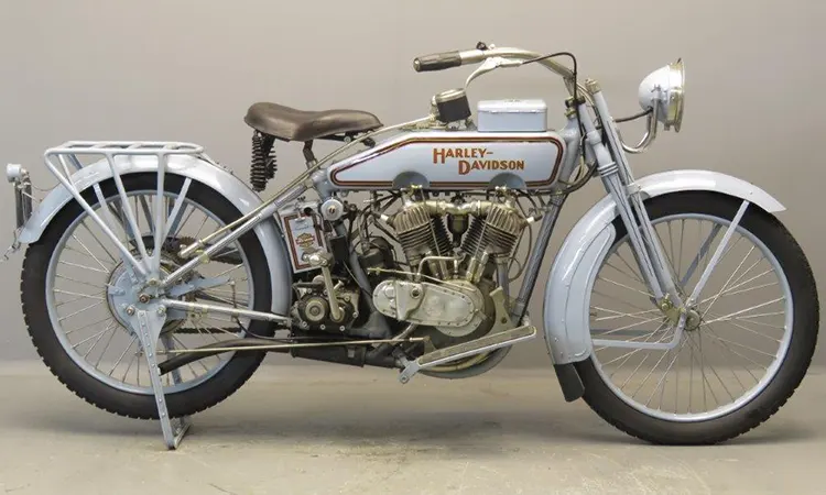 Harley-Davidson Model J (USA, 1917)